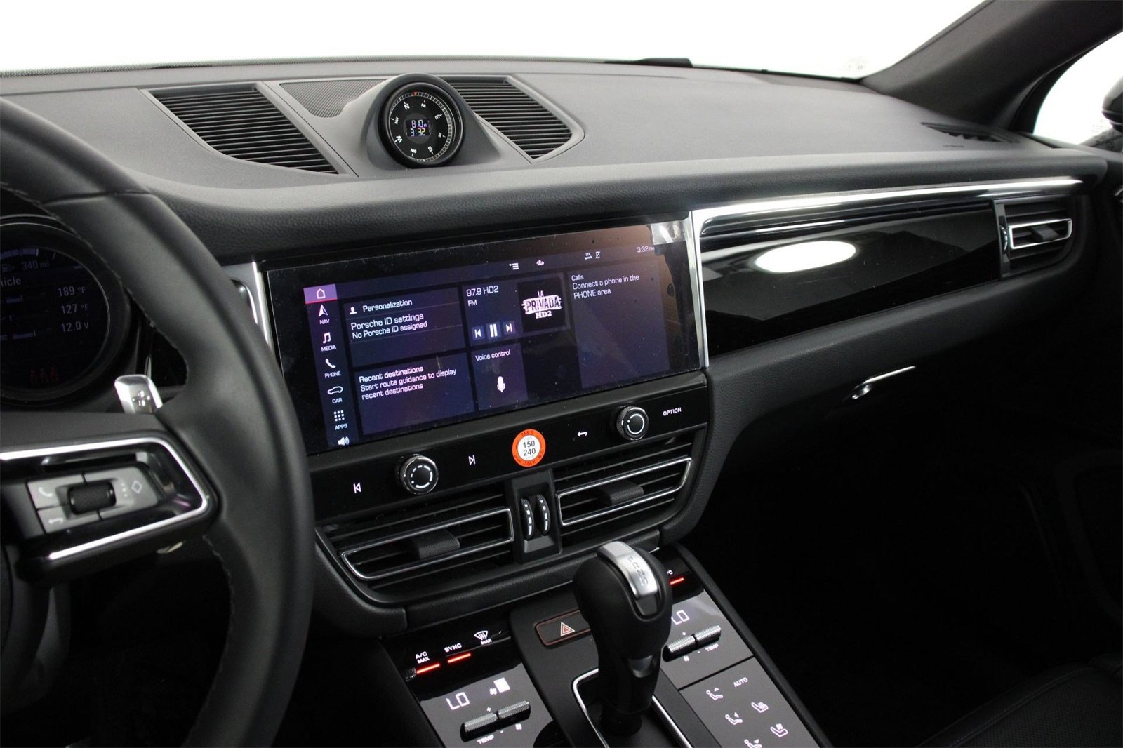 Used 2025 Porsche Macan image 13