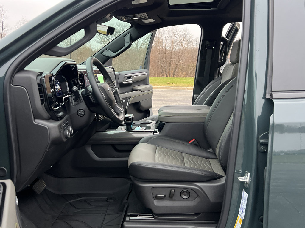 Used 2025 Chevrolet Silverado 1500 ZR2 w/ Technology Package image 18