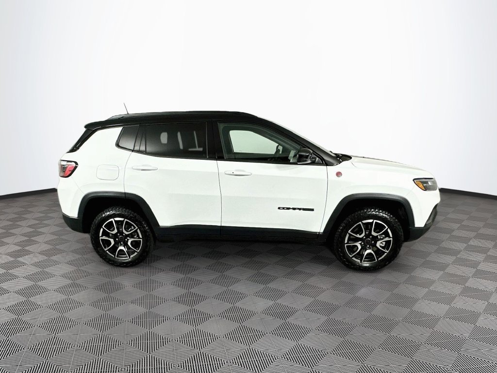 Certified 2025 Jeep Compass Trailhawk AWD/4WD image 13