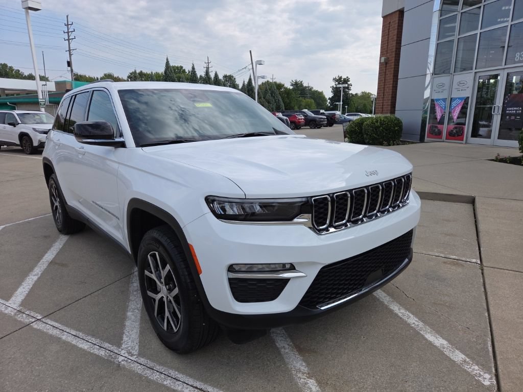 Certified 2025 Jeep Grand Cherokee Limited w/ Trailer Tow Package AWD/4WD image 4