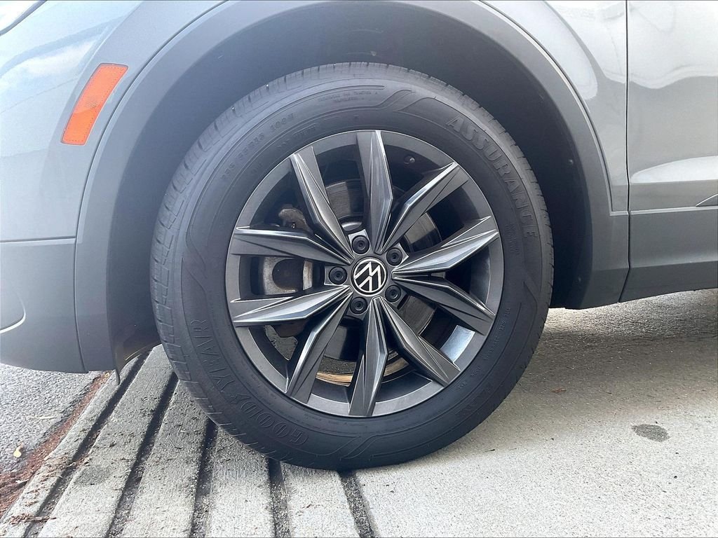 Used 2024 Volkswagen Tiguan SE AWD/4WD image 7