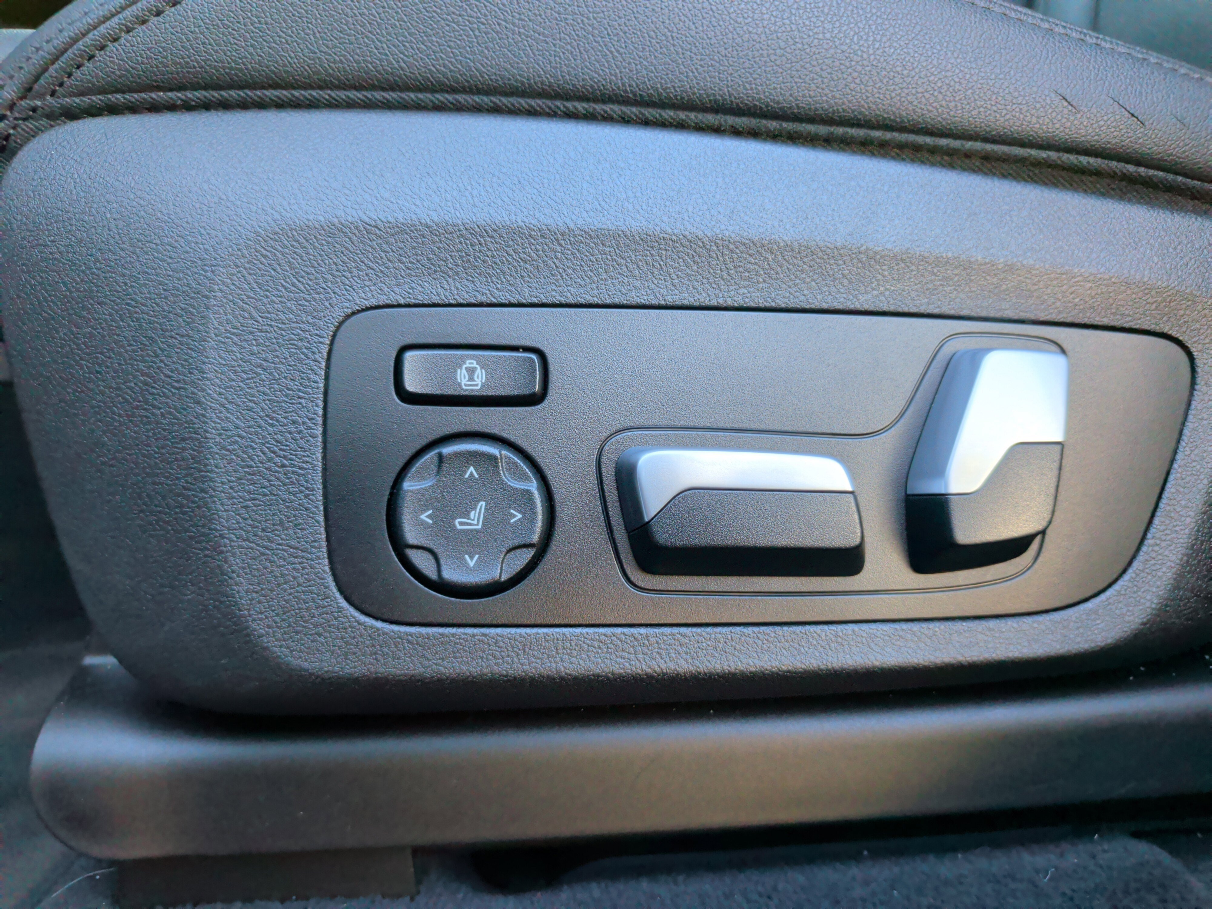 Used 2019 BMW X4 M40i w/ Driving Assistance Package image 27