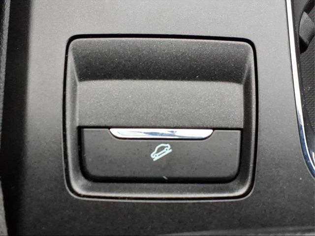 Used 2017 Ford Fusion SE w/ Fusion SE Technology Package image 19