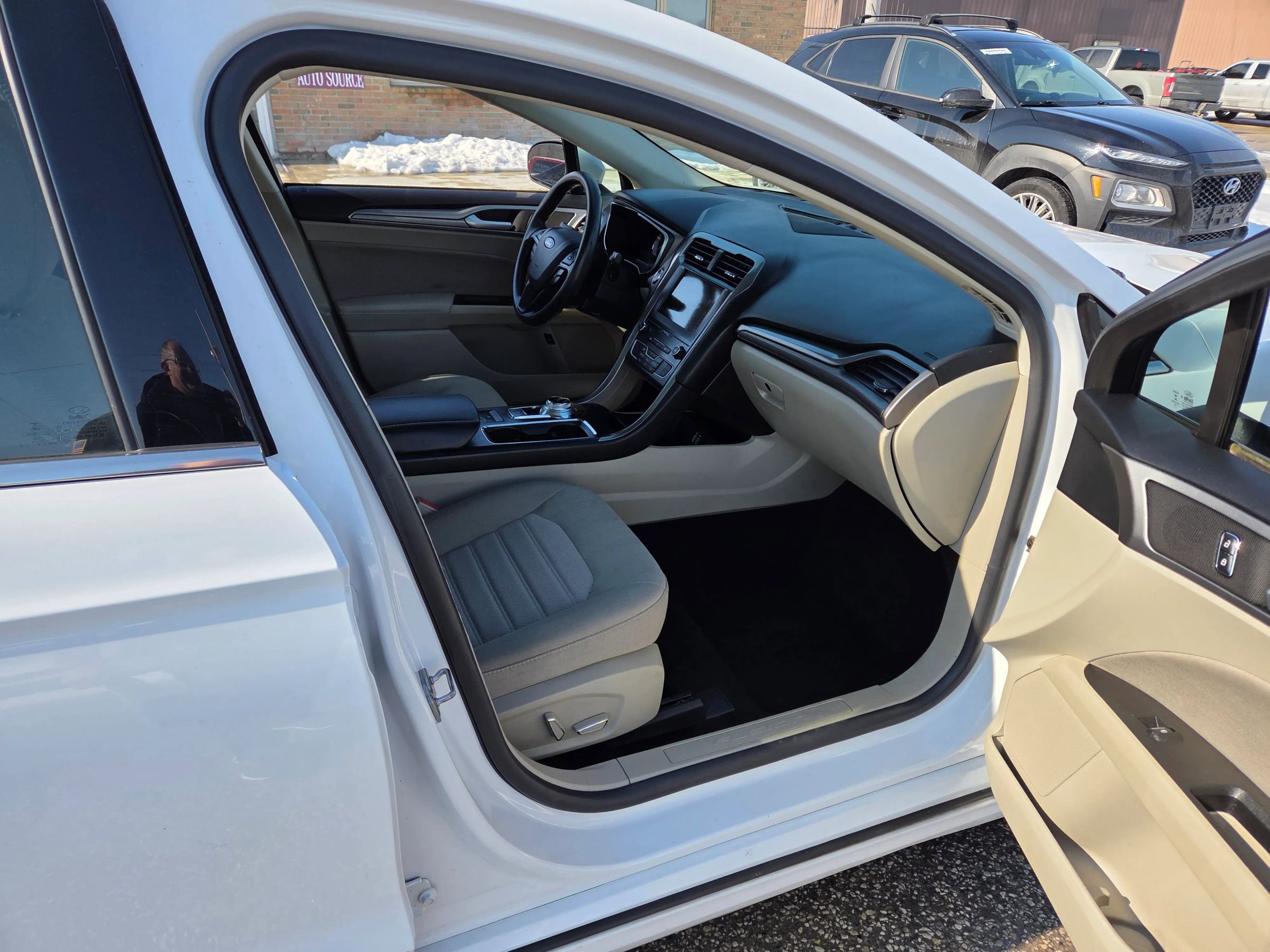 Used 2019 Ford Fusion SE image 20