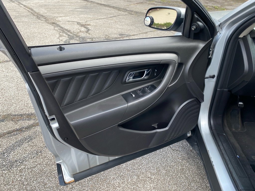 Used 2010 Ford Taurus SEL image 10