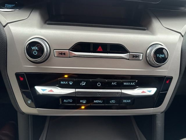 Certified 2023 Ford Explorer XLT w/ Equipment Group 202A image 33