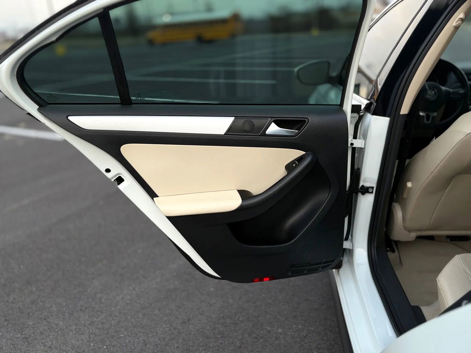 Used 2013 Volkswagen Jetta Hybrid Sedan image 12