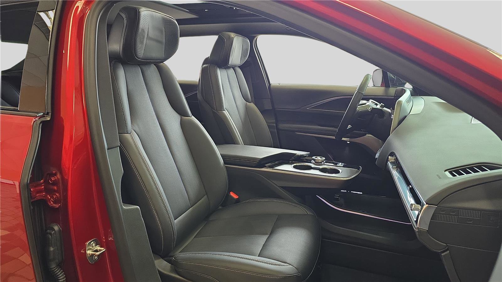 Used 2025 Cadillac Lyriq Luxury w/ LPO, Floor Liner Package image 14