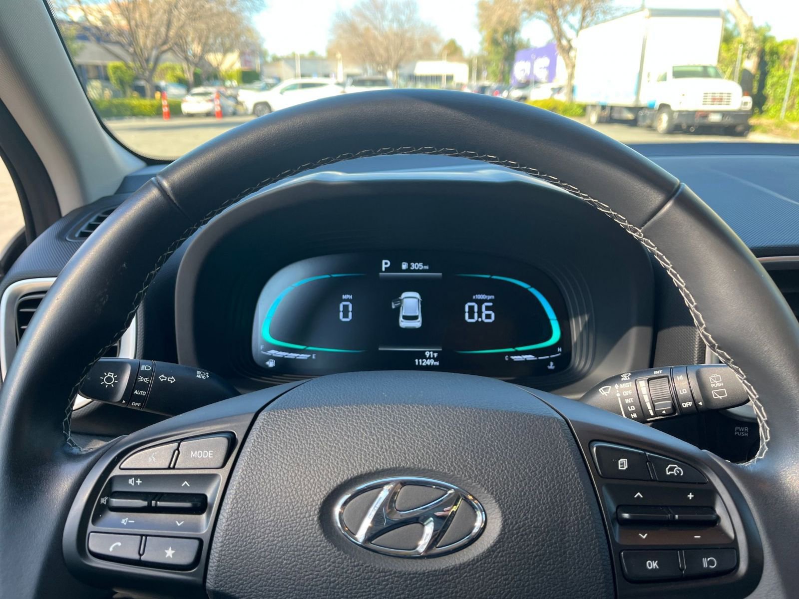 Used 2025 Hyundai Venue SEL image 25