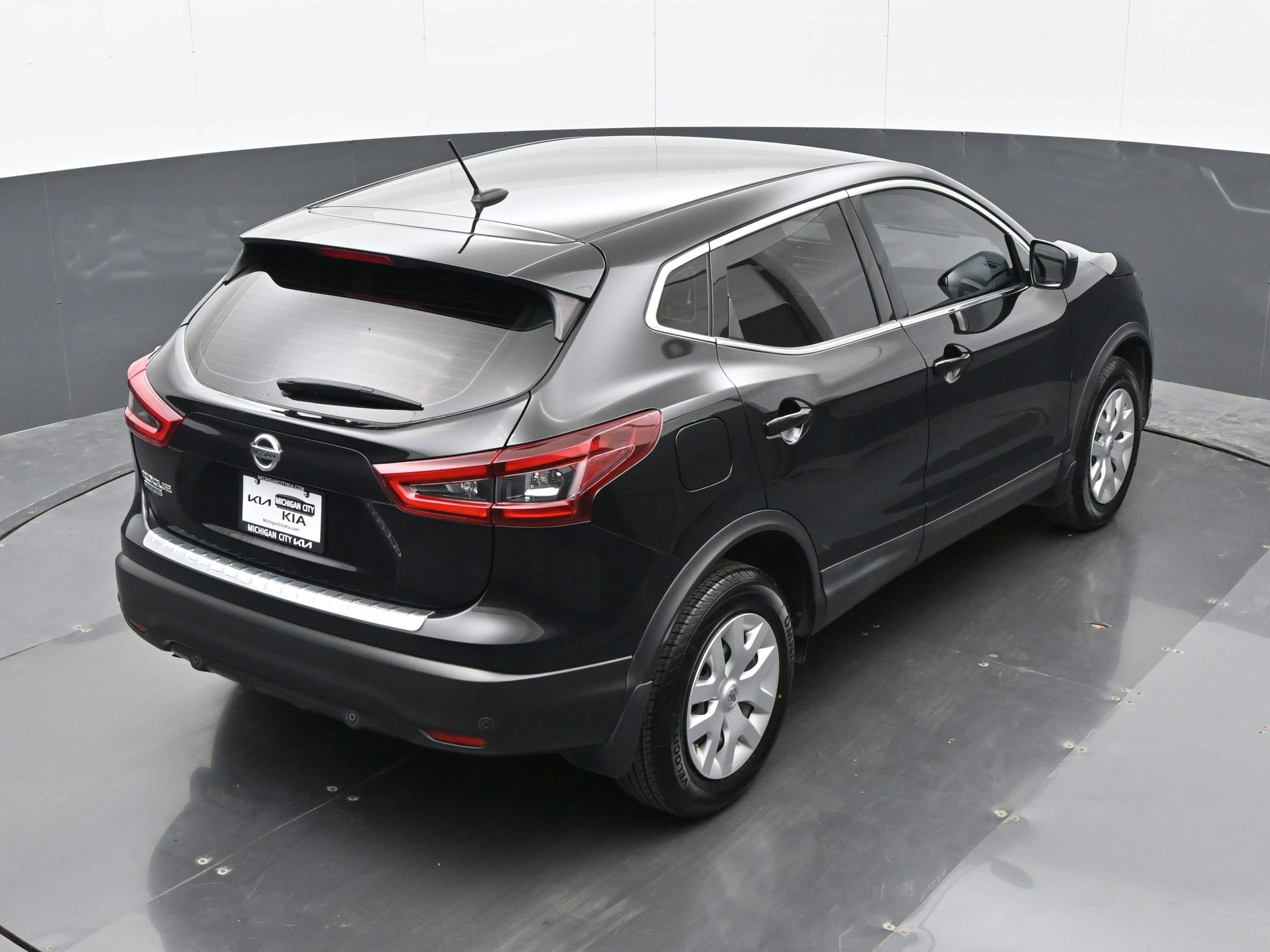 Used 2020 Nissan Rogue Sport S image 31