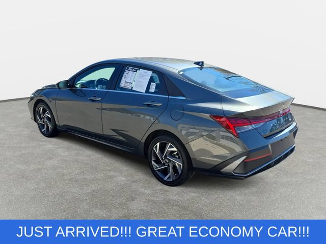 Used 2025 Hyundai Elantra SEL w/ Cargo Package FWD image 7