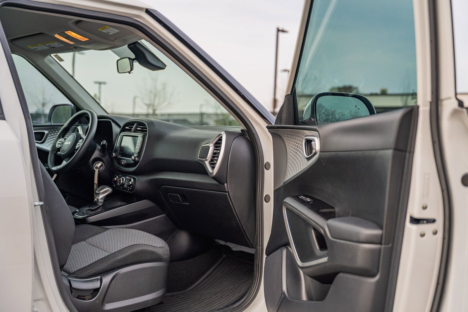 Used 2023 Kia Soul LX w/ LX Technology Package image 13