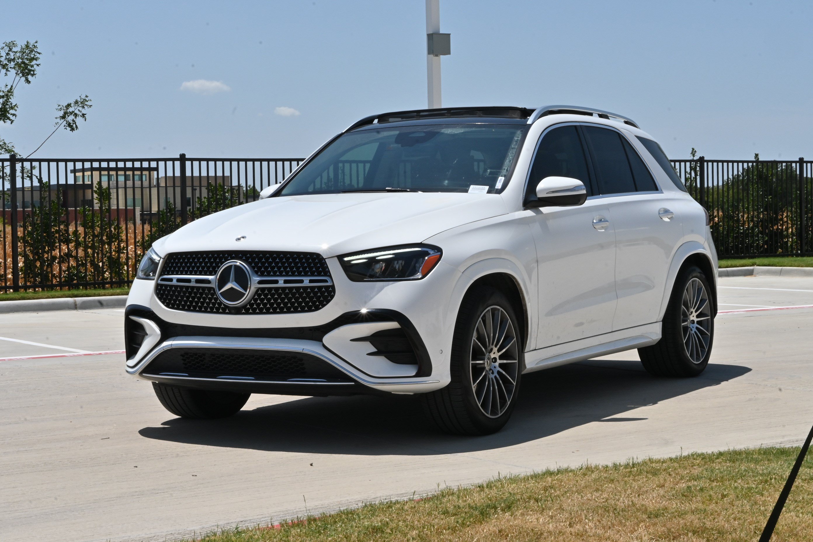 Used 2024 Mercedes-Benz GLE 450 4MATIC image 5
