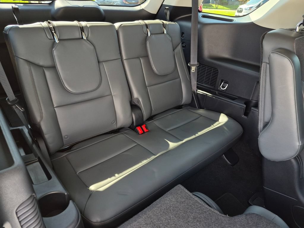 Used 2025 Ford Explorer Active w/ Active Comfort Package RWD image 43