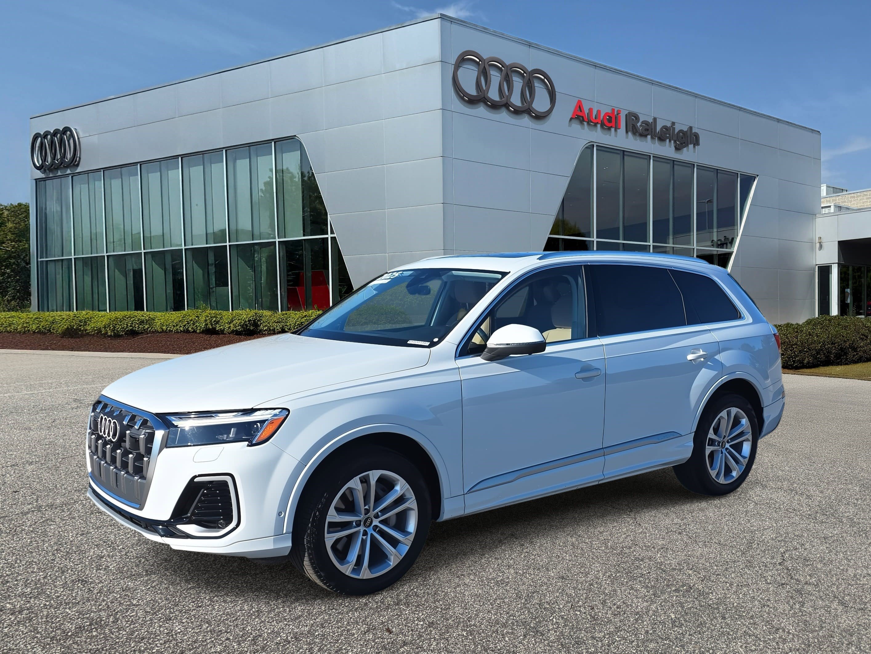 Certified 2025 Audi Q7 2.0T Premium Plus image 1