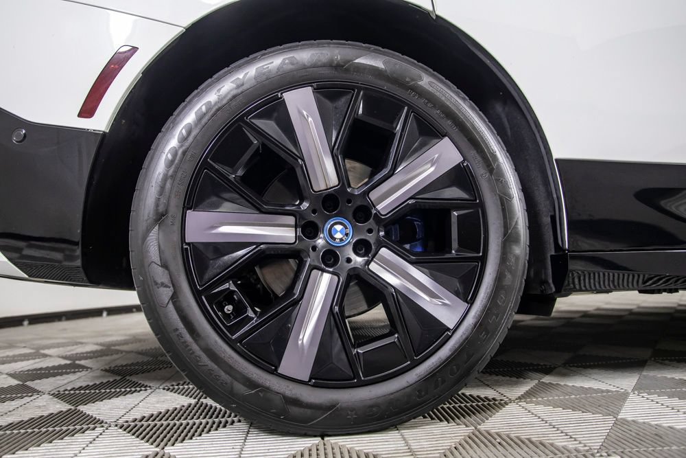 Used 2024 BMW iX xDrive50 w/ Sport Package AWD/4WD image 37