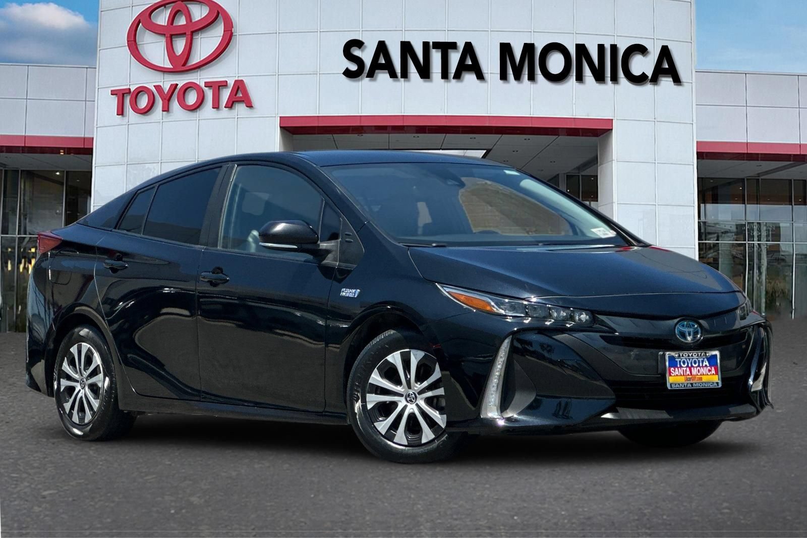 Used 2021 Toyota Prius Prime XLE w/ Carpet Mat Package (TMS) FWD image 2