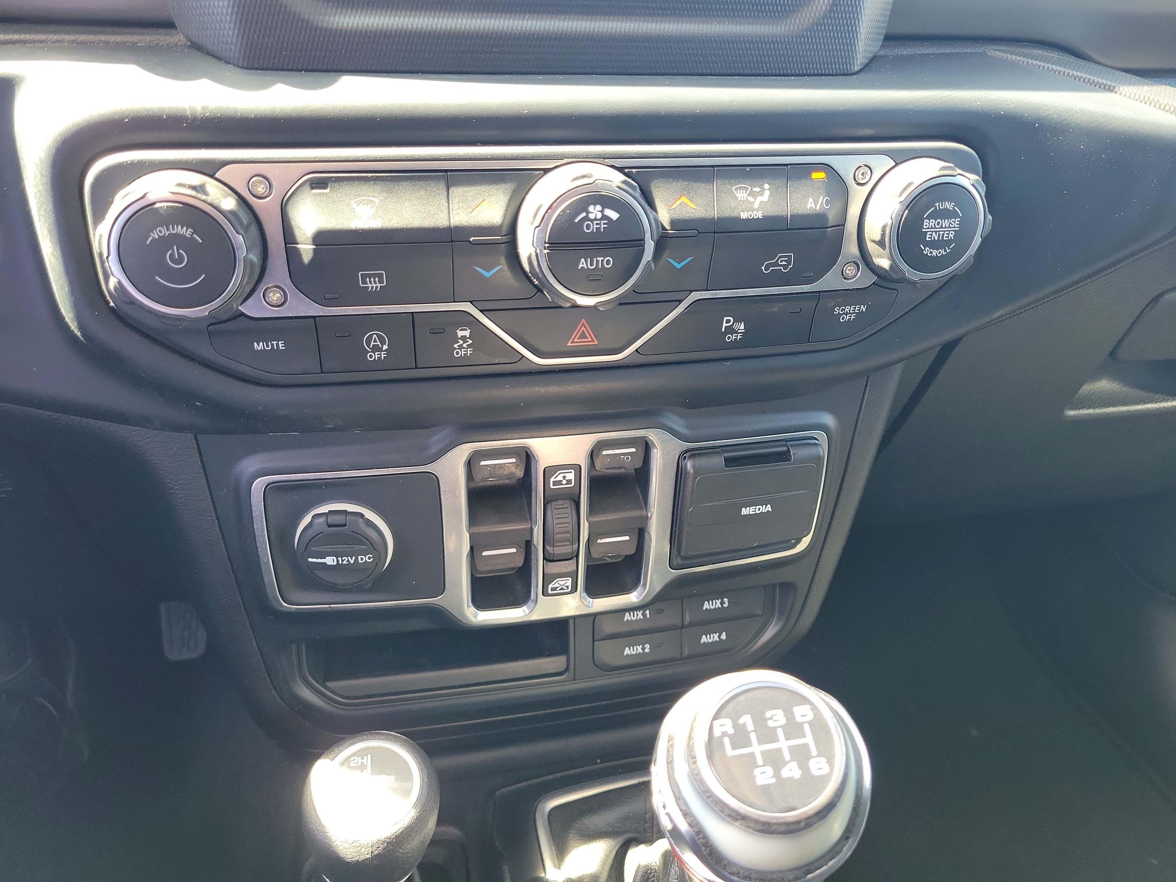 Used 2019 Jeep Wrangler Unlimited Sport S AWD/4WD image 26