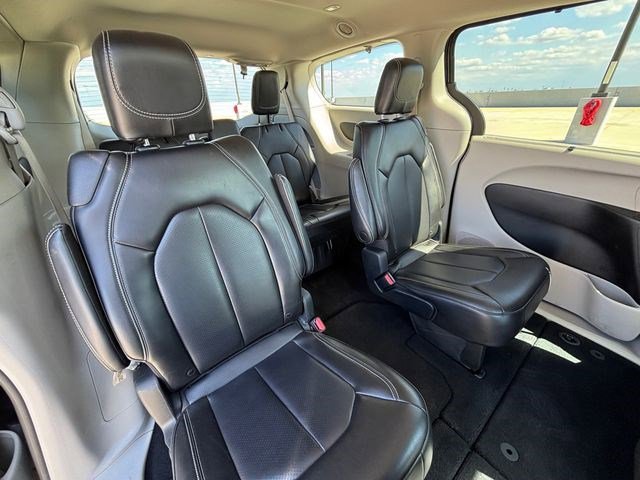 Used 2023 Chrysler Pacifica Touring-L image 20
