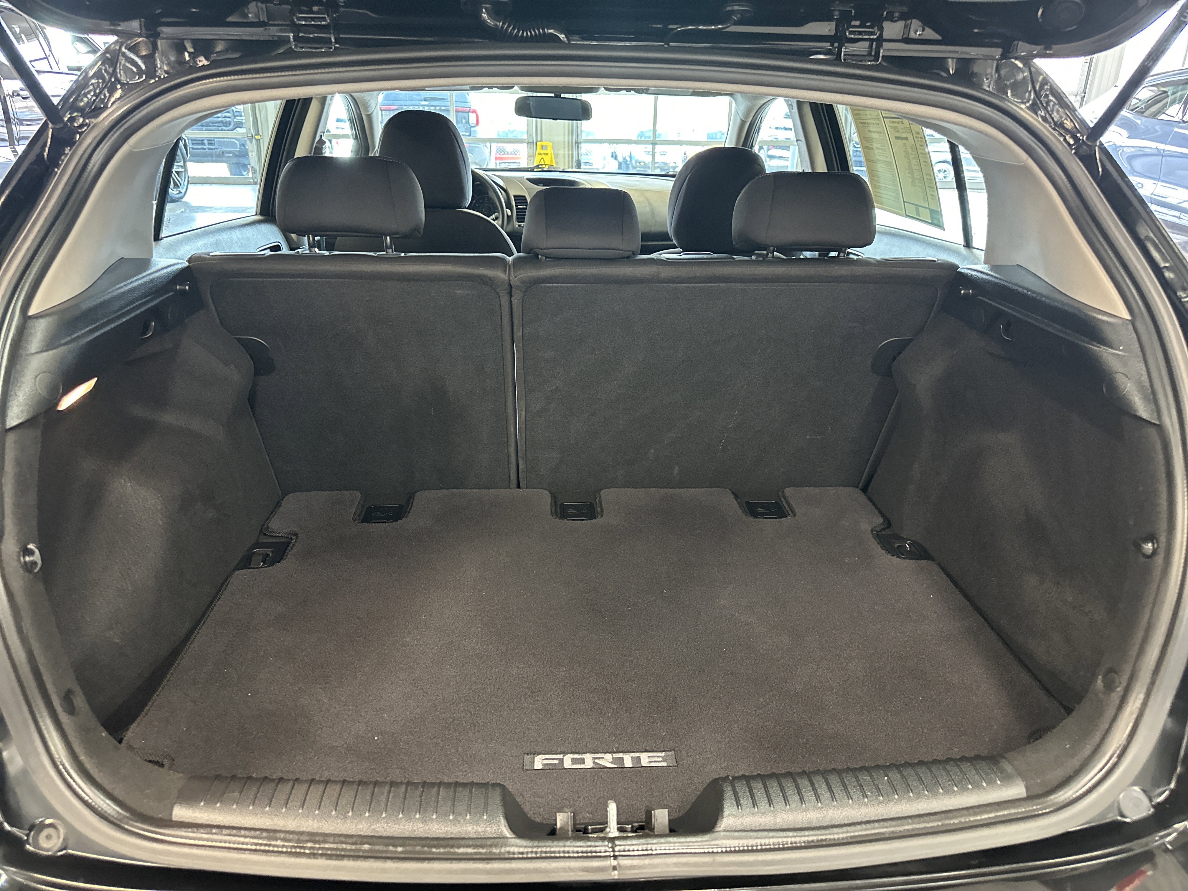 Used 2017 Kia Forte LX image 6