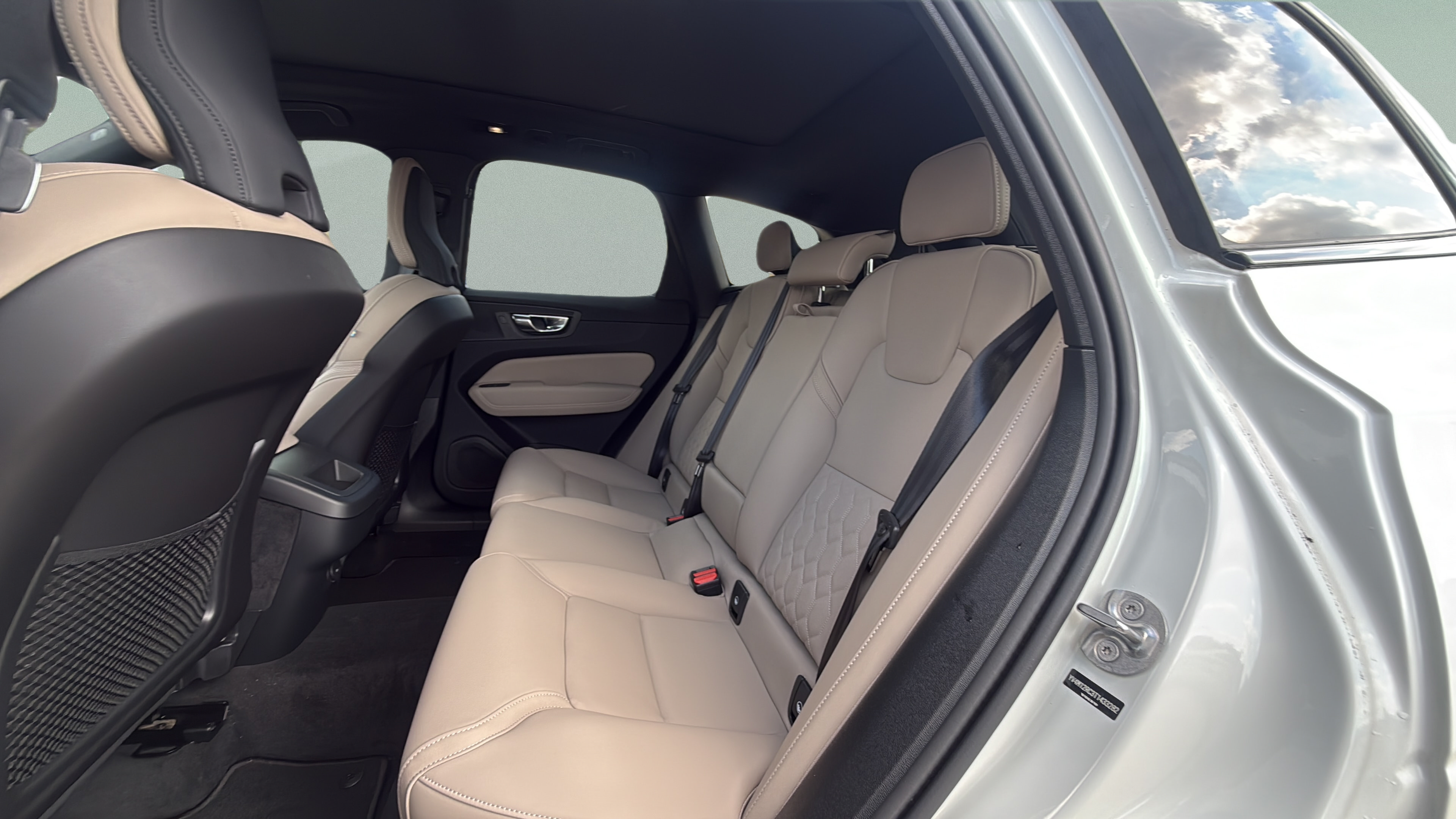 Used 2026 Volvo XC60 B5 Plus w/ Protection Package Premier AWD/4WD image 26
