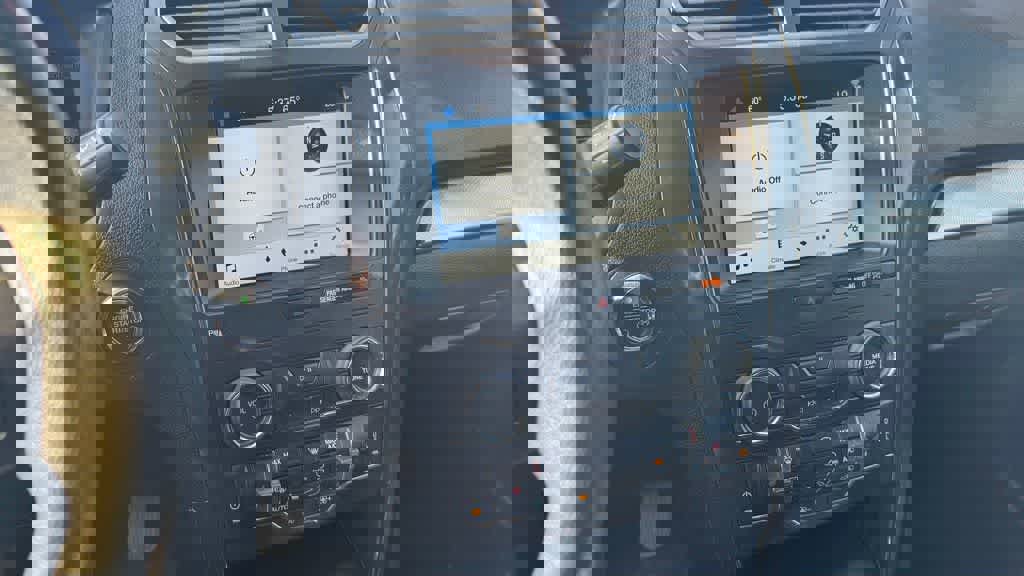 Used 2018 Ford Explorer XLT w/ Equipment Group 201A AWD/4WD image 24