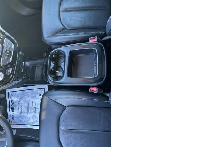 Used 2025 Chrysler Pacifica Select FWD image 15