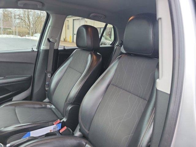 Used 2021 Chevrolet Trax LT w/ Redline Edition image 18