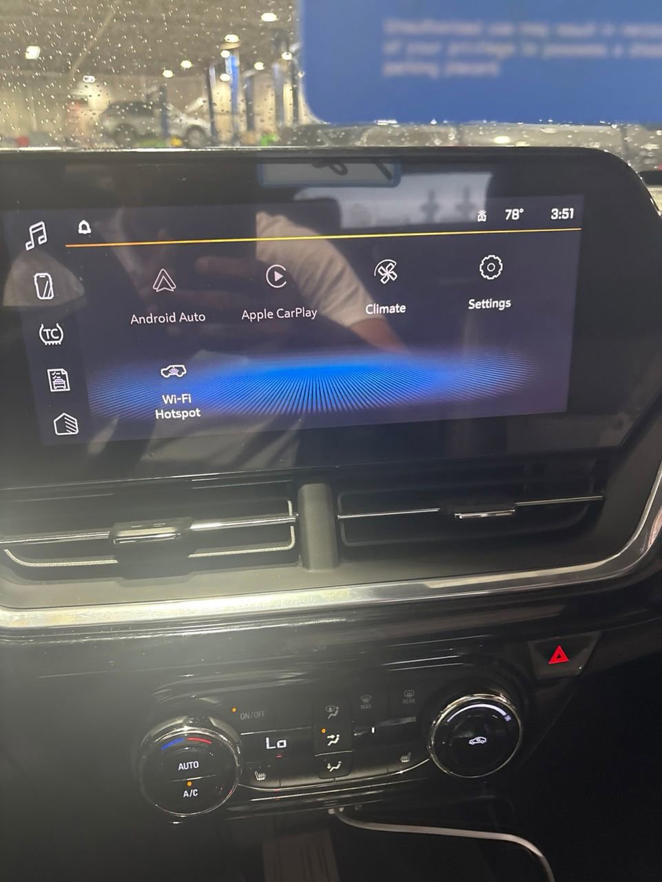 Used 2024 Chevrolet Trax RS w/ Sunroof Package FWD image 8