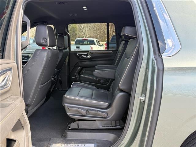 Used 2023 Chevrolet Suburban Premier image 14