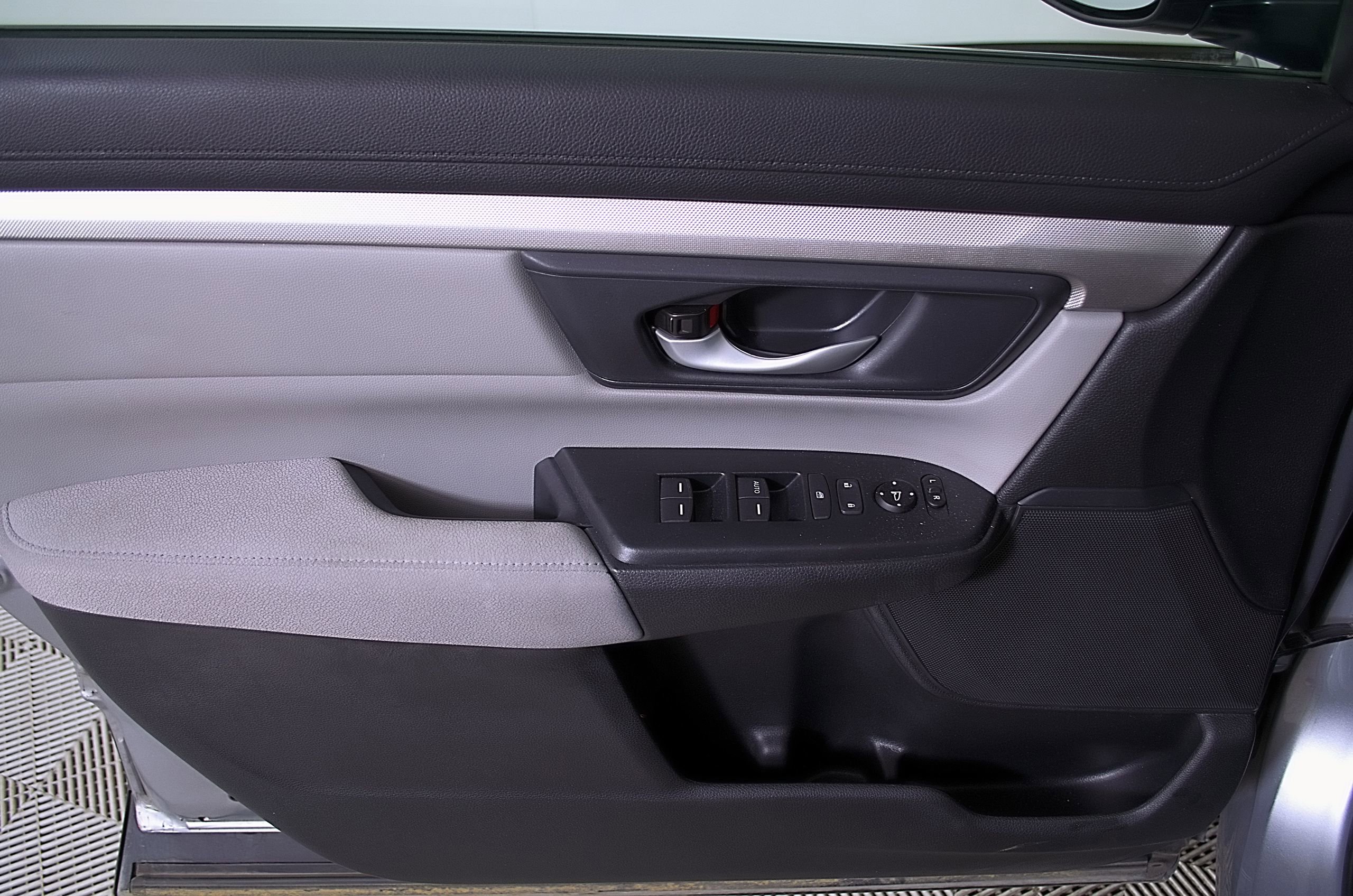 Used 2018 Honda CR-V LX image 15
