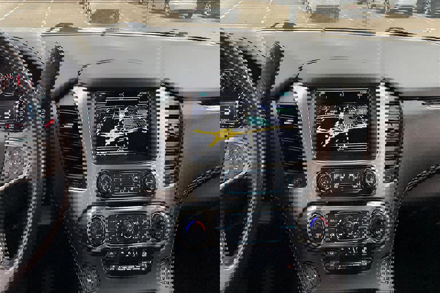 Used 2018 Chevrolet Suburban LT image 7