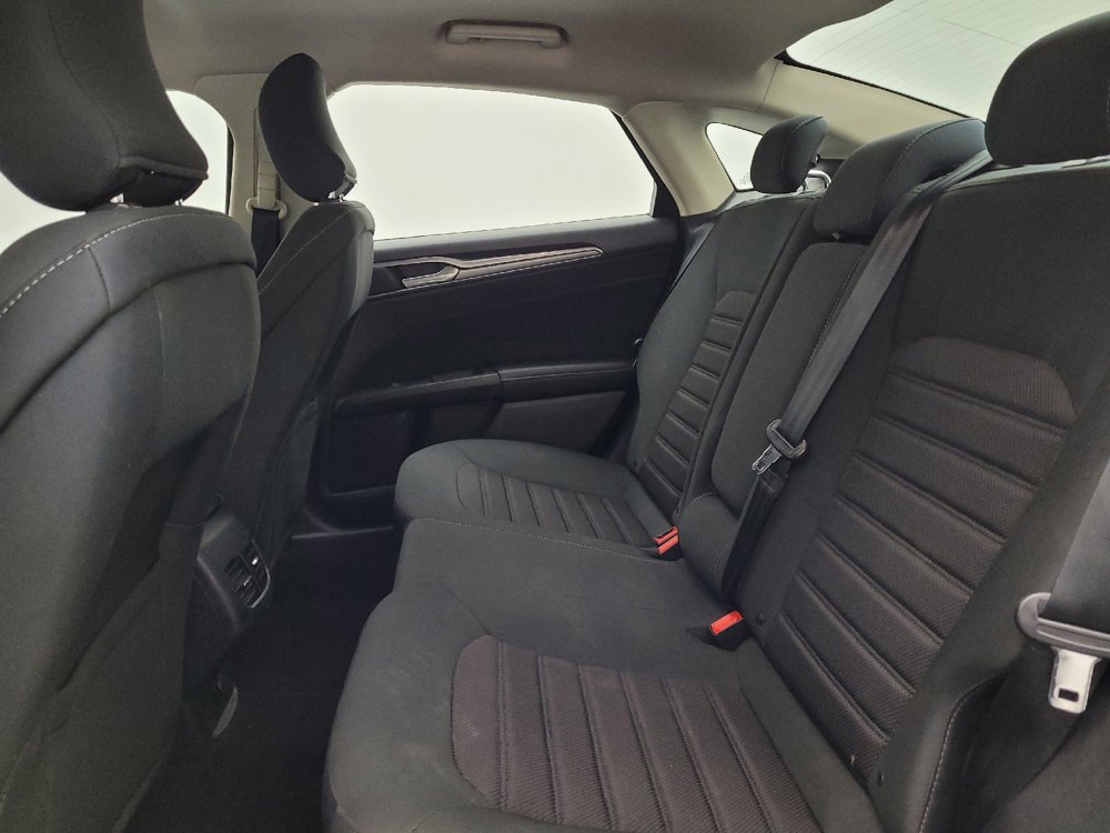 Used 2019 Ford Fusion SE image 18