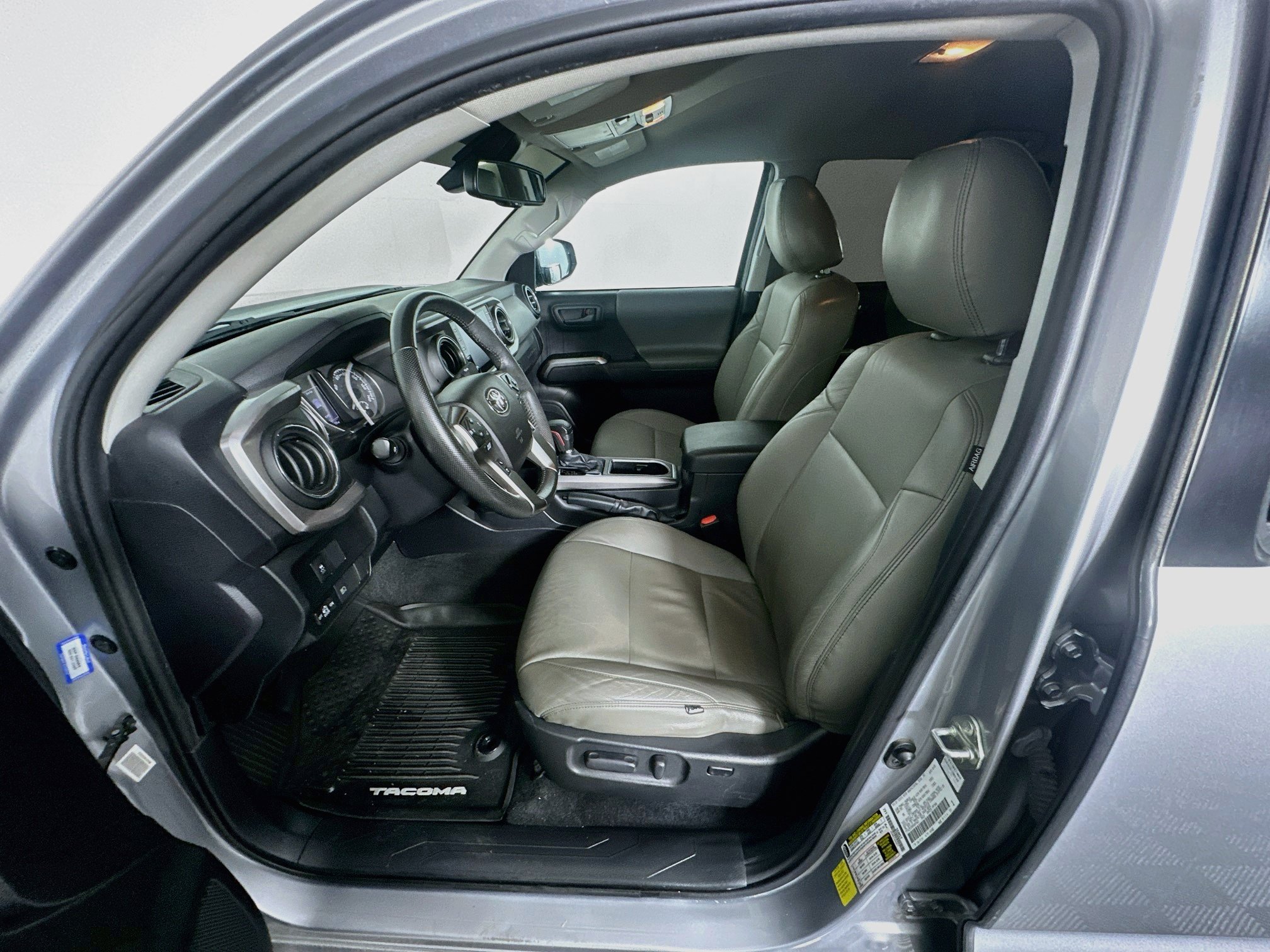 Used 2021 Toyota Tacoma SR5 RWD image 13