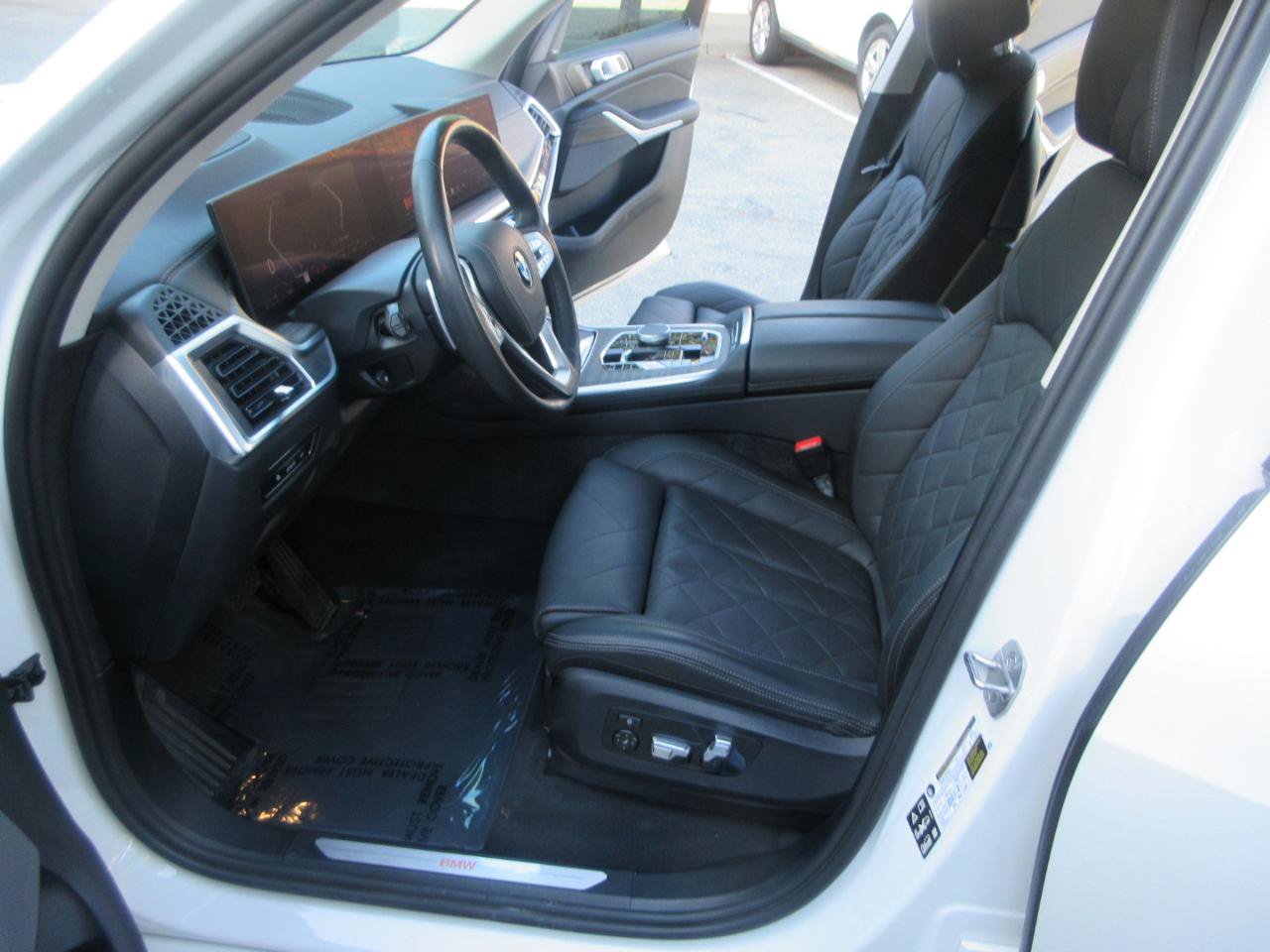 Used 2025 BMW X7 xDrive40i w/ Premium Package AWD/4WD image 8