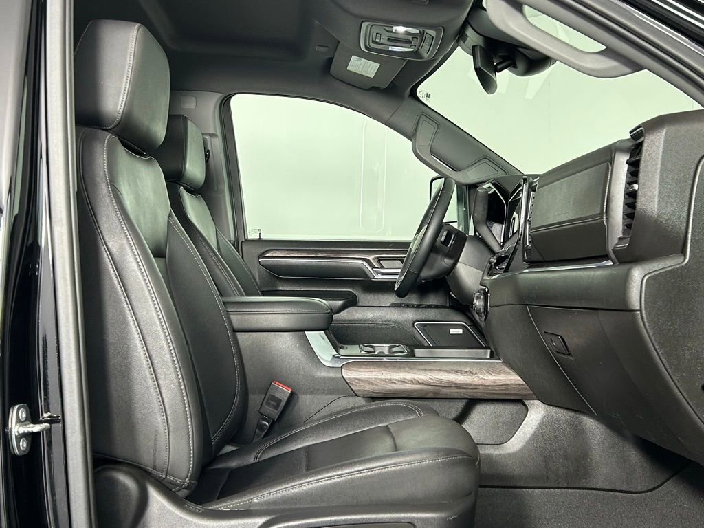 Used 2024 Chevrolet Silverado 2500 LTZ w/ LTZ Convenience Package AWD/4WD image 11