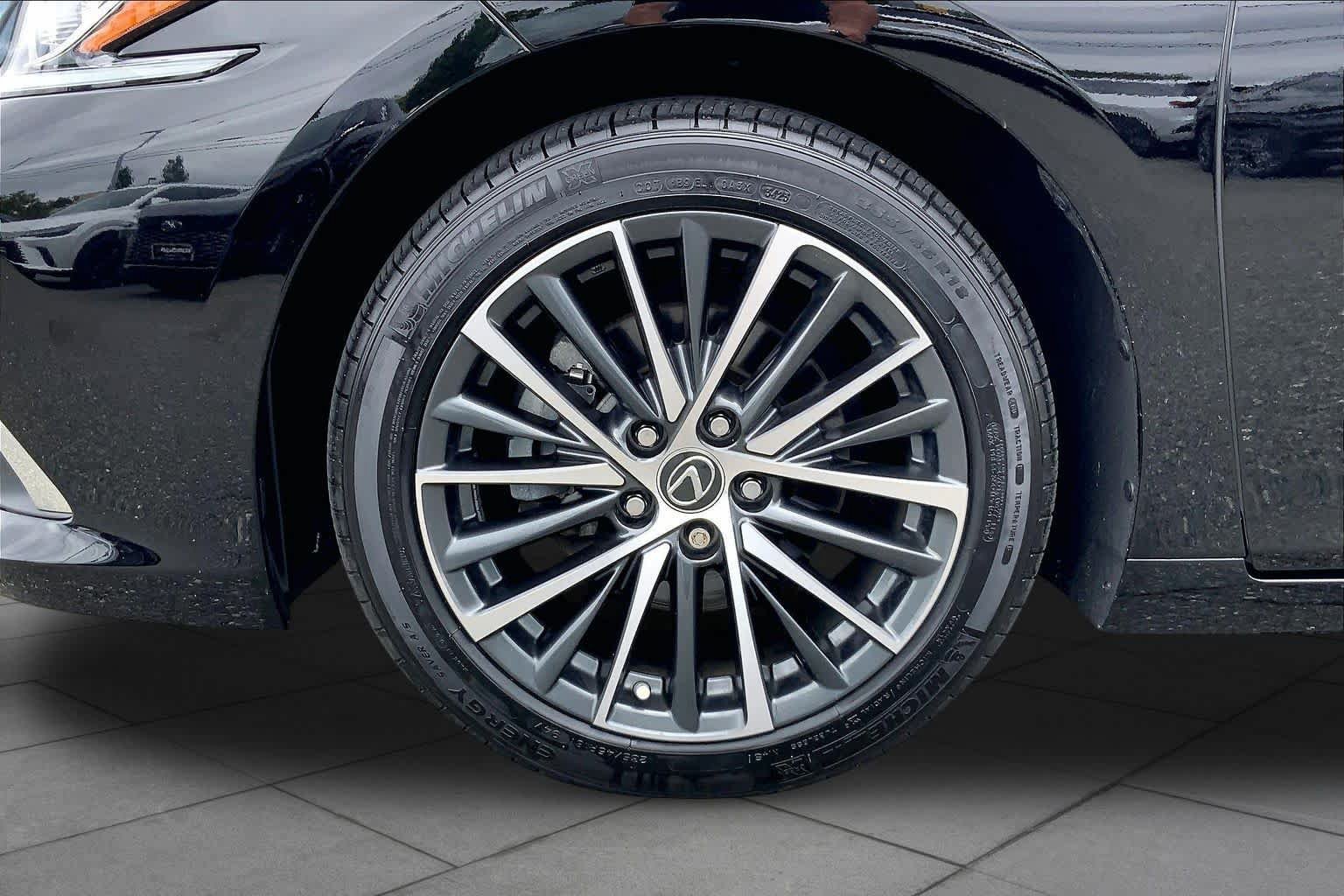 Certified 2024 Lexus ES 350 w/ Premium Package FWD image 11