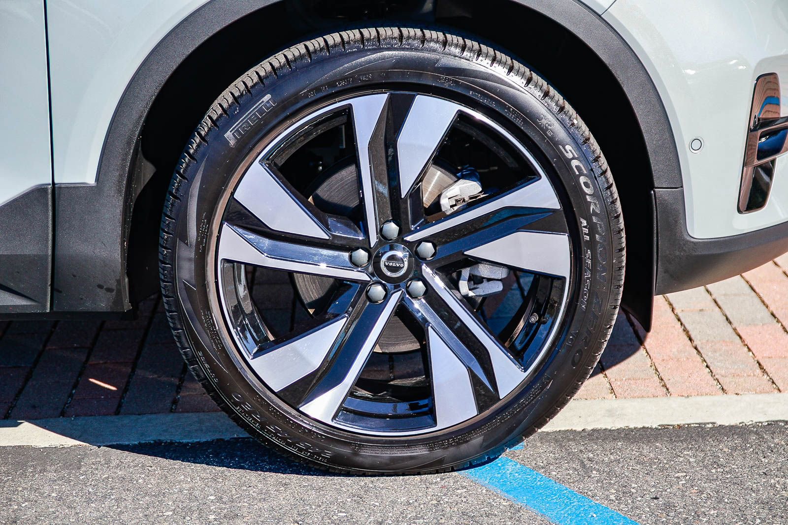 Certified 2026 Volvo XC40 B5 Ultra w/ Climate Package image 10