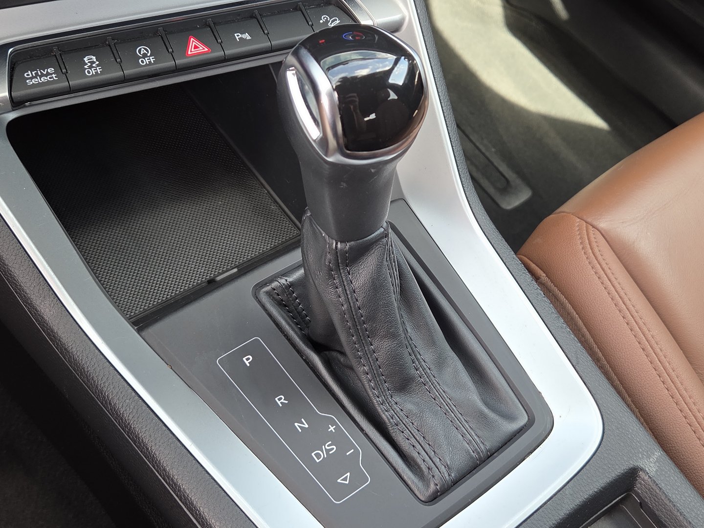 Used 2020 Audi Q3 2.0T Premium w/ Convenience Package AWD/4WD image 31