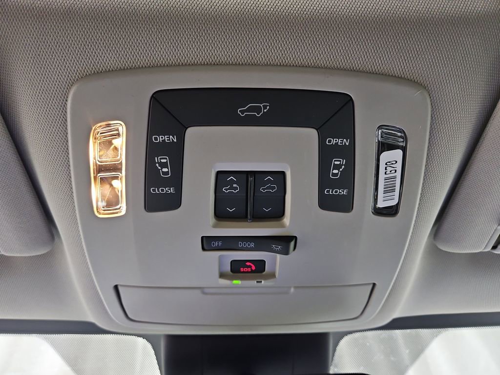 New 2026 Toyota Sienna XLE image 17