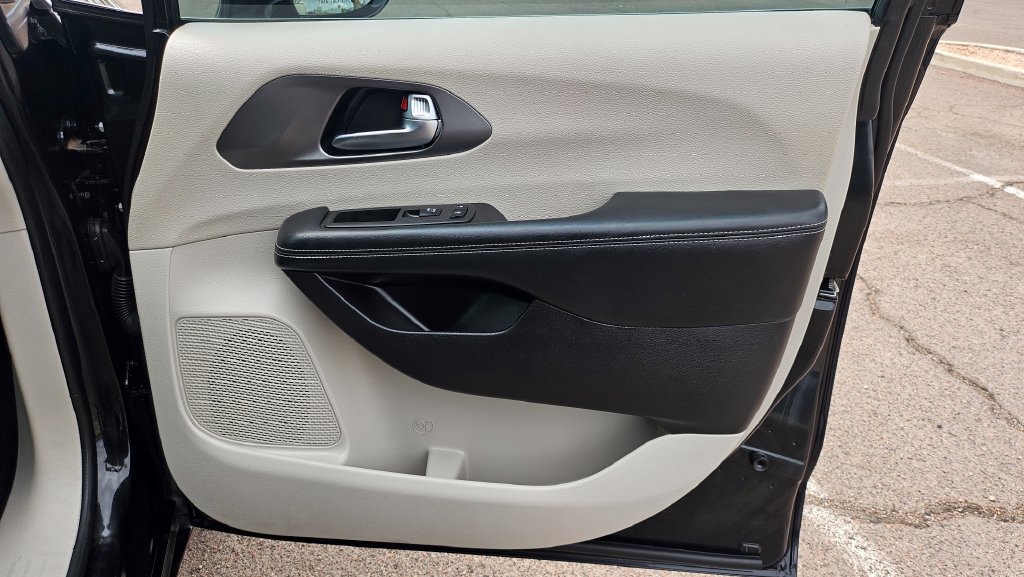 Used 2022 Chrysler Pacifica Touring-L FWD image 19