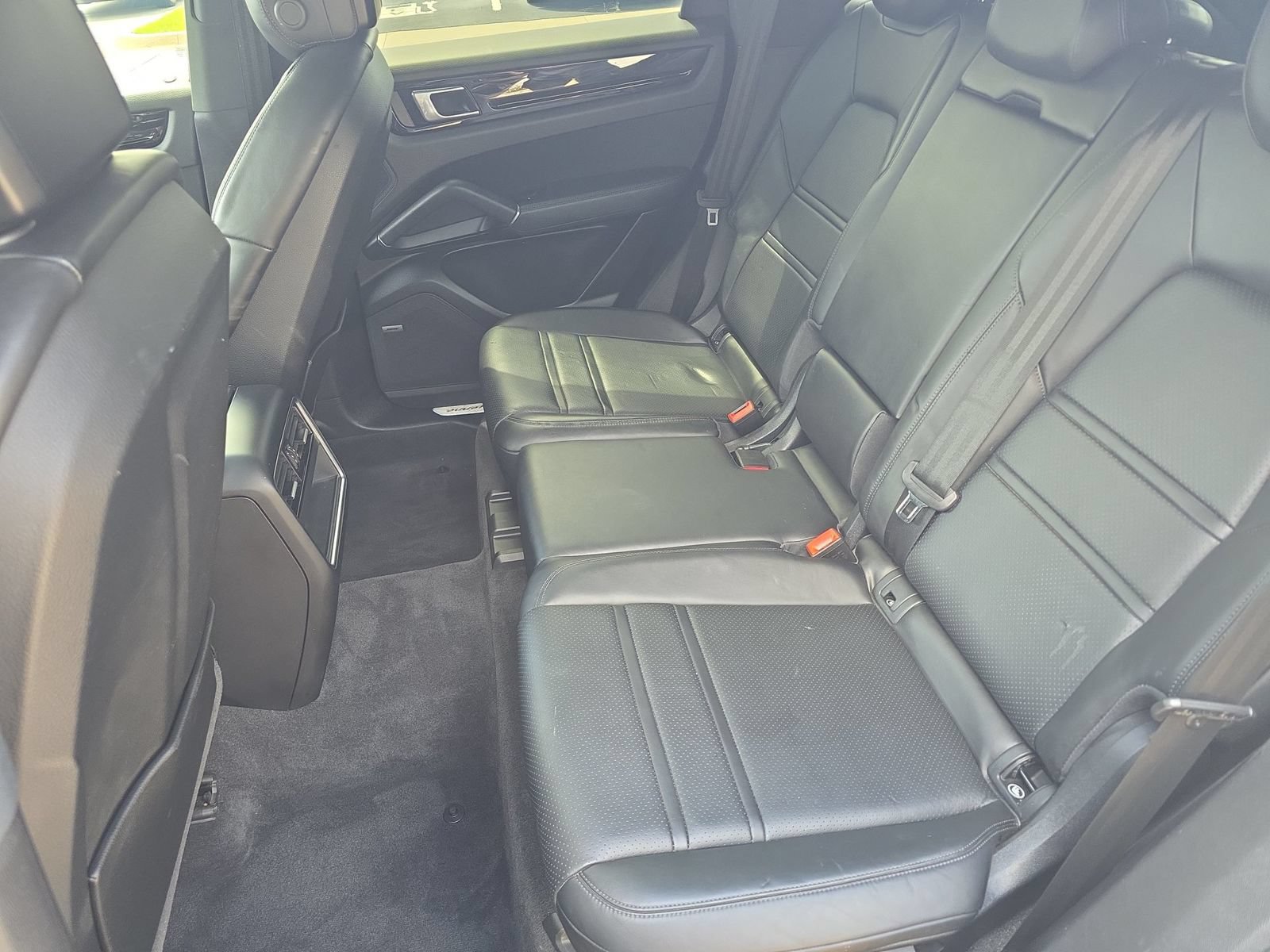 Certified 2023 Porsche Cayenne w/ Premium Package AWD/4WD image 14