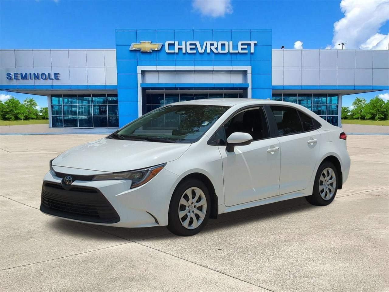 Used 2025 Toyota Corolla LE FWD image 2