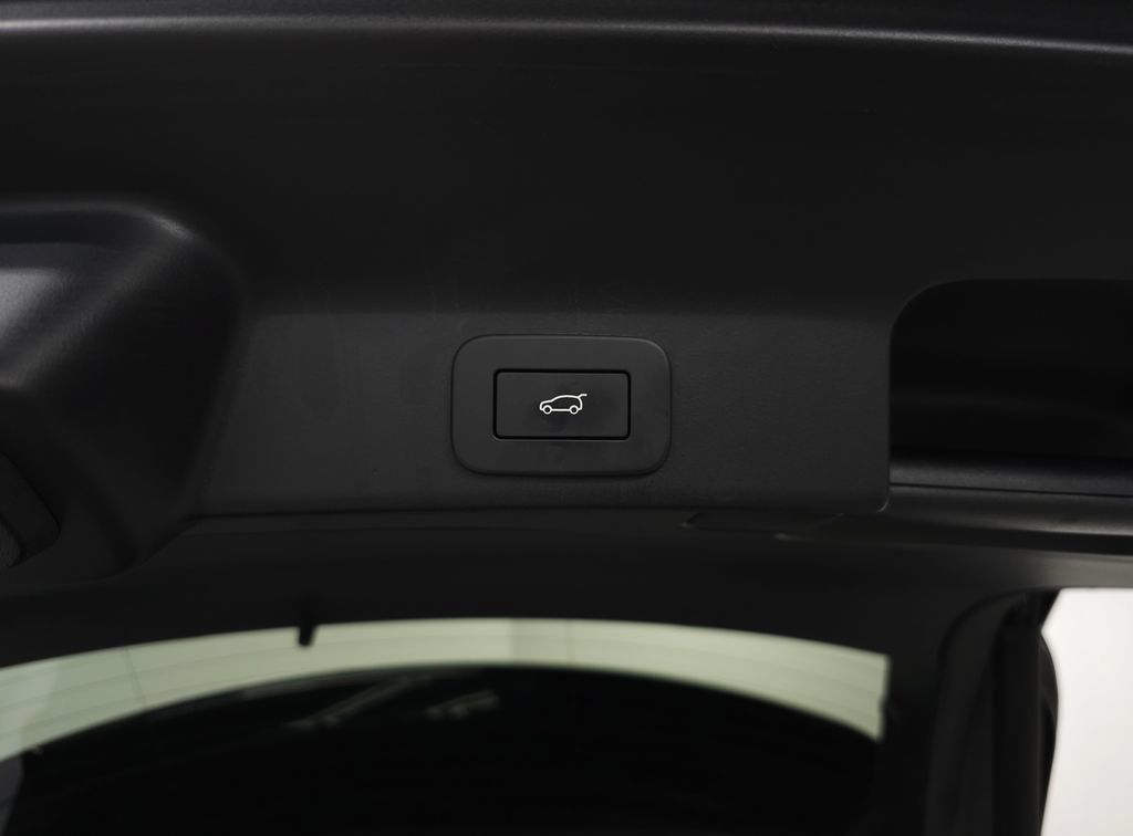 Used 2026 Jaguar F-PACE R-Dynamic S AWD/4WD image 7