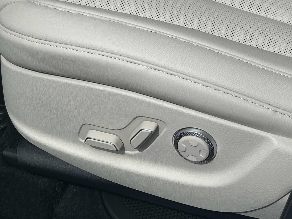New 2026 Genesis GV80 2.5T RWD image 17