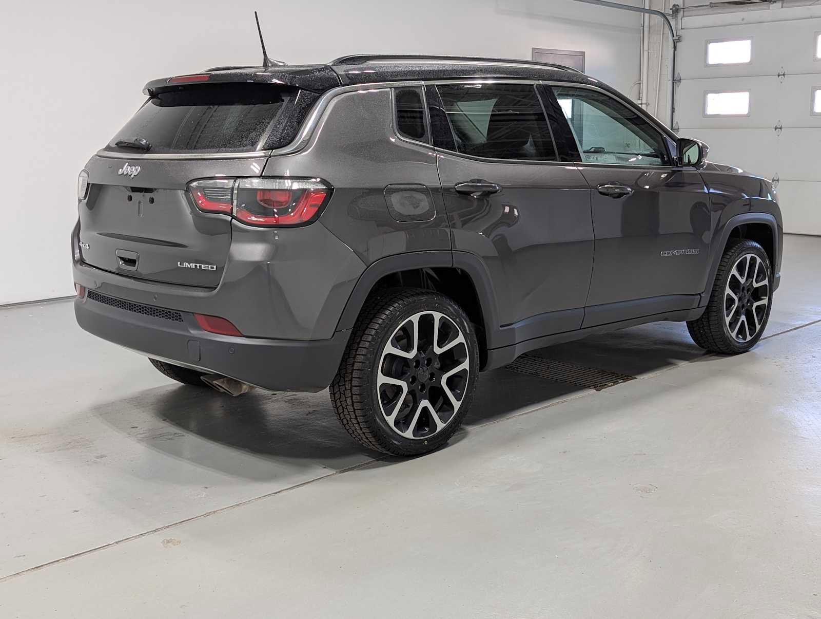 Used 2021 Jeep Compass Limited w/ Elite Exterior Group AWD/4WD image 8