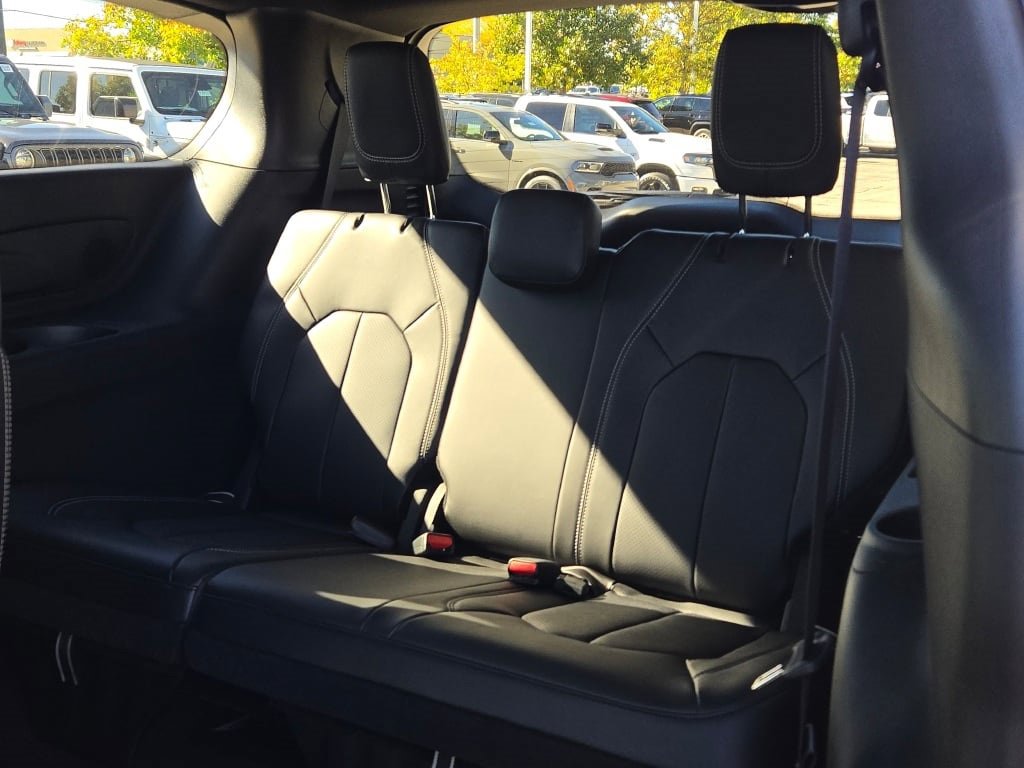 New 2026 Chrysler Pacifica Select image 19