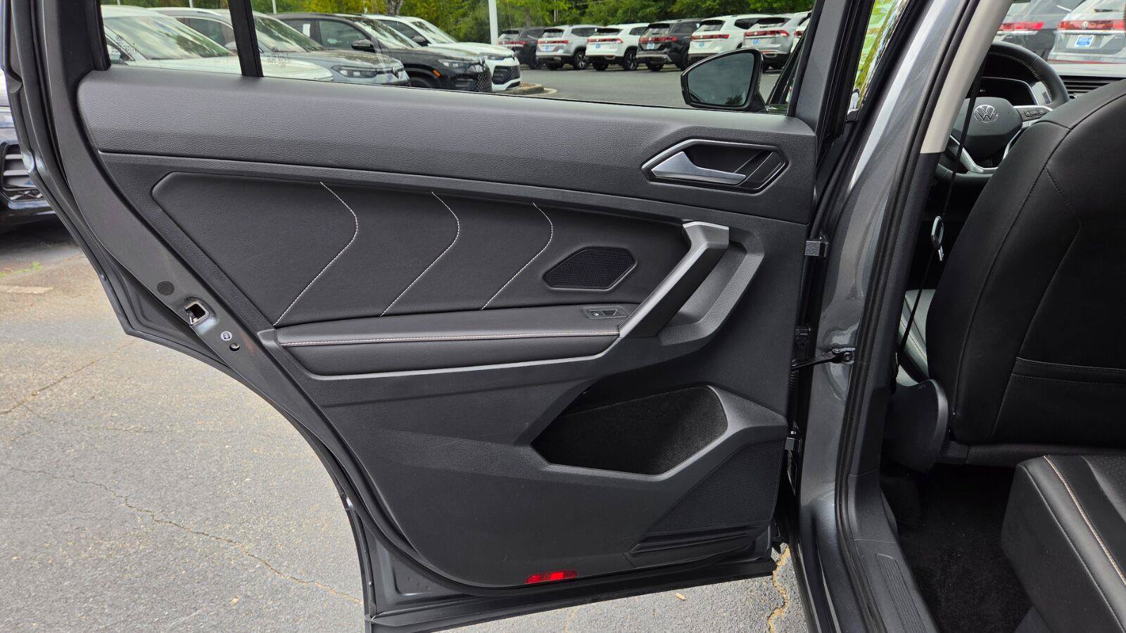 Certified 2023 Volkswagen Tiguan SE FWD image 40