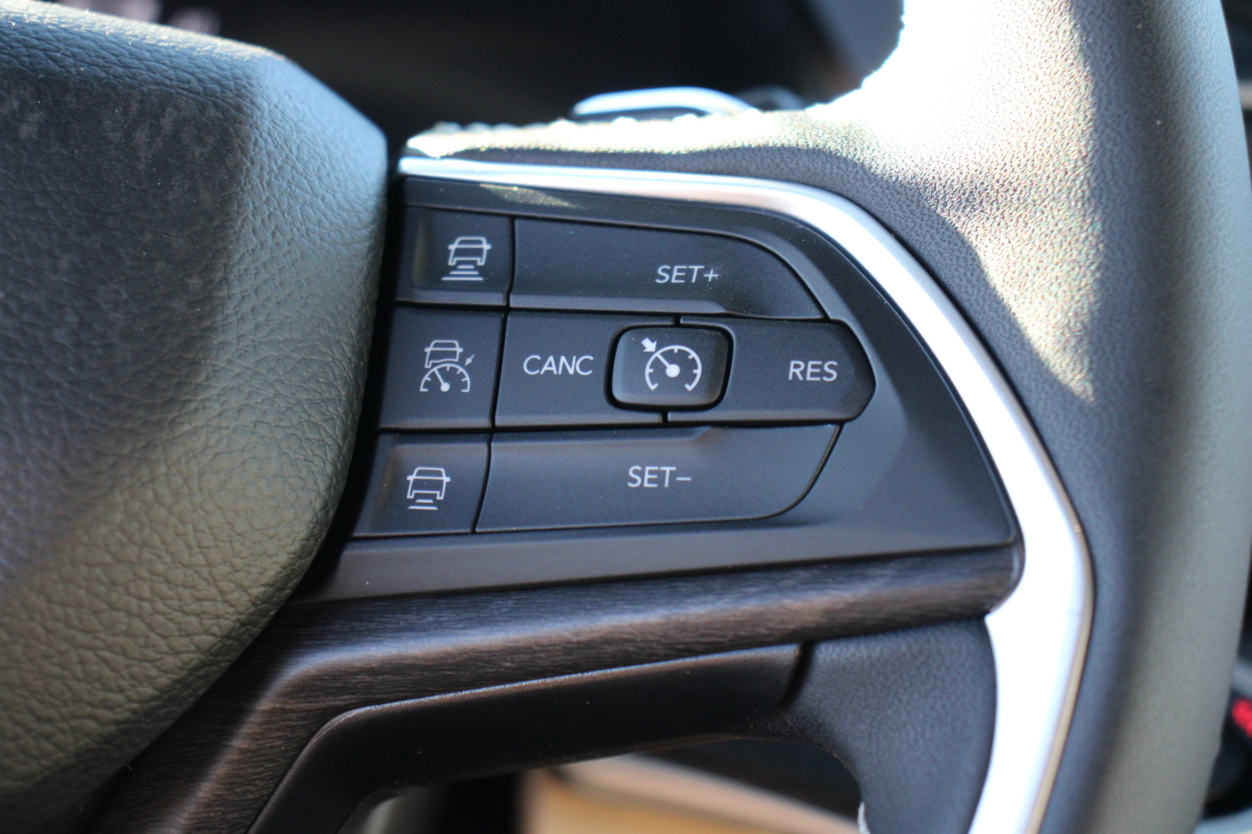 New 2025 Jeep Grand Cherokee Limited w/ Black Appearance Package image 10