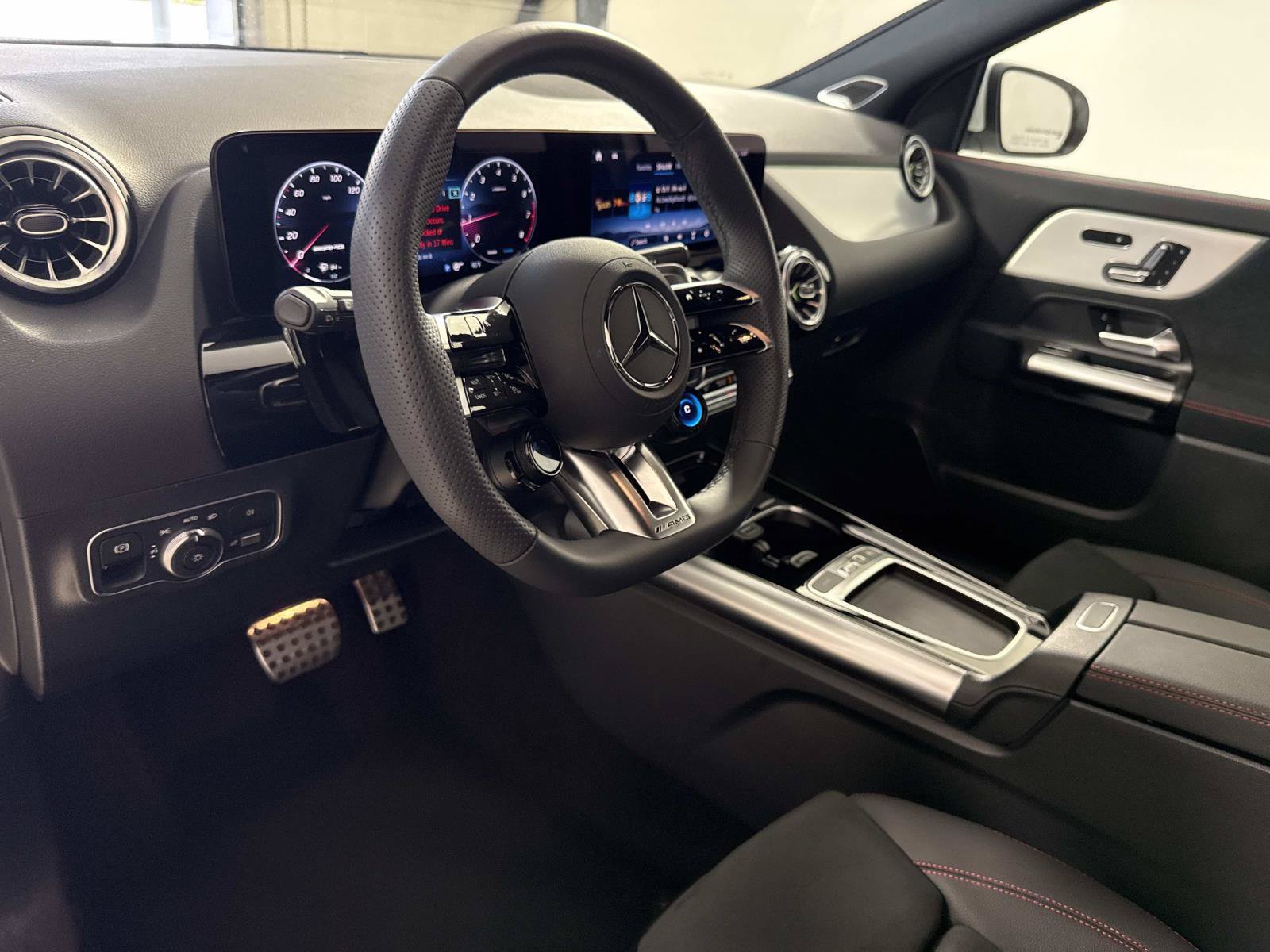 Used 2025 Mercedes-Benz GLA 35 AMG 4MATIC image 21